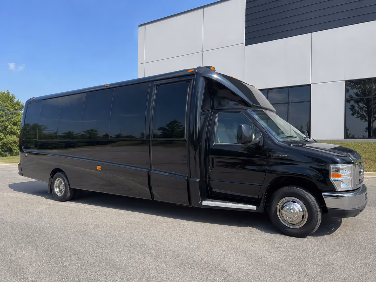 affordable alexandria prom party bus prices split across your group